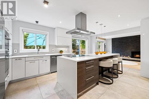 2939 Harvey Crescent, Mississauga, ON - Indoor Photo Showing Kitchen