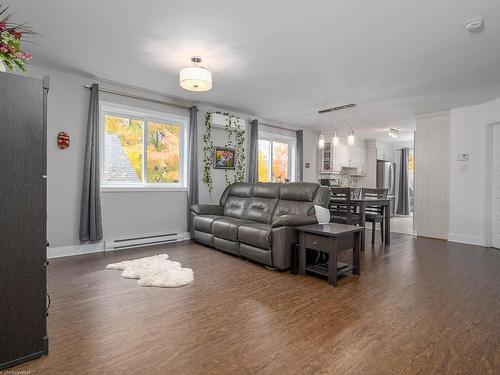 Living room - 3689 18E Rue, Laval (Laval-Ouest), QC - Indoor Photo Showing Living Room