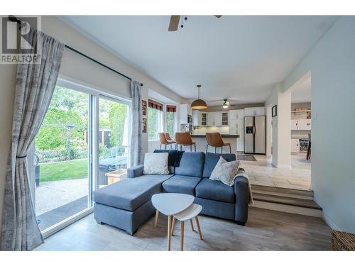 187 Brooks Place, Penticton, BC - Indoor Photo Showing Living Room