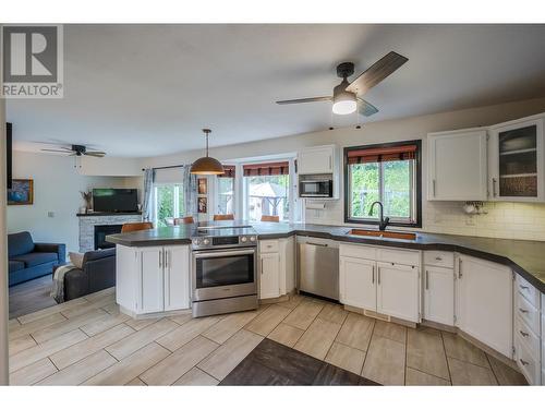 187 Brooks Place, Penticton, BC - Indoor Photo Showing Kitchen