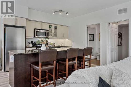 210 - 5 Richgrove Drive, Toronto, ON - Indoor Photo Showing Kitchen