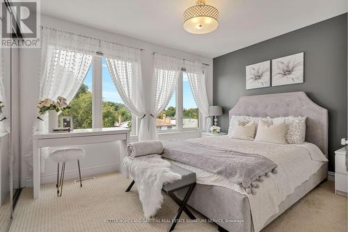 210 - 5 Richgrove Drive, Toronto, ON - Indoor Photo Showing Bedroom