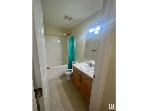 1906 37B Av Nw, Edmonton, AB - Indoor Photo Showing Bathroom