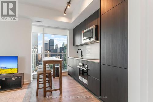 3107 - 327 King Street W, Toronto, ON - Indoor Photo Showing Kitchen