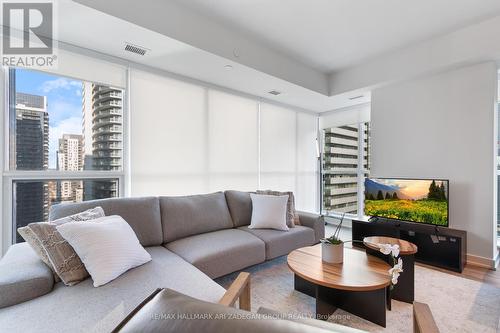 3107 - 327 King Street W, Toronto, ON - Indoor Photo Showing Living Room