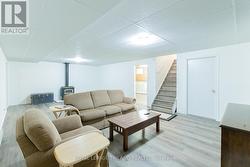 Basement family room with ample space - 