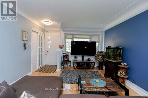 B - 347 Sylvan Street, London, ON - Indoor Photo Showing Living Room