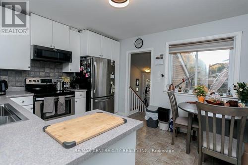 B - 347 Sylvan Street, London, ON - Indoor Photo Showing Kitchen