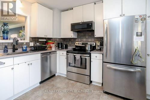 B - 347 Sylvan Street, London, ON - Indoor Photo Showing Kitchen