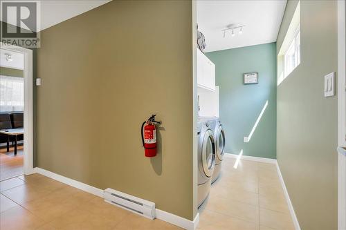 7141 Dunwaters Road Lot# 66, Kelowna, BC - Indoor Photo Showing Laundry Room