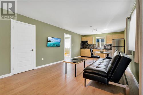 7141 Dunwaters Road Lot# 66, Kelowna, BC - Indoor Photo Showing Living Room