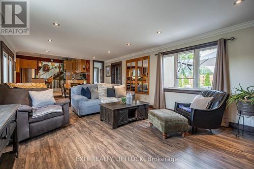 1760 Stewart Line, Cavan Monaghan, ON - Indoor Photo Showing Living Room