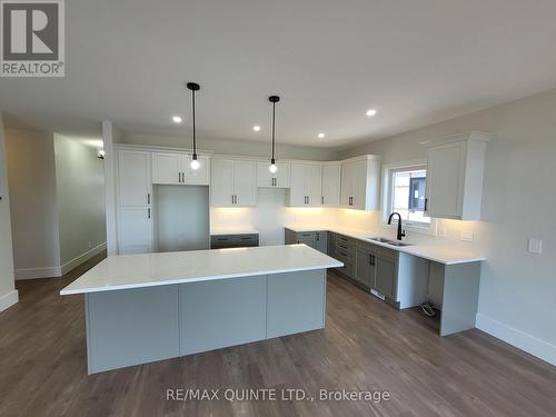 32 Meagan Lane, Quinte West, ON - Indoor Photo Showing Kitchen With Double Sink With Upgraded Kitchen