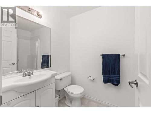 2388 Baron Road Unit# 203, Kelowna, BC - Indoor Photo Showing Bathroom