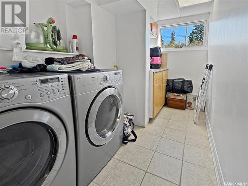 572 100Th Street, North Battleford, SK - Indoor Photo Showing Laundry Room