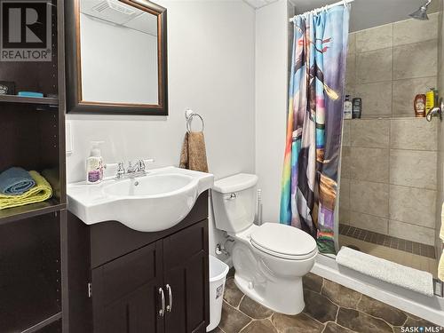 572 100Th Street, North Battleford, SK - Indoor Photo Showing Bathroom