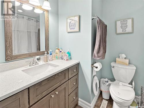 572 100Th Street, North Battleford, SK - Indoor Photo Showing Bathroom