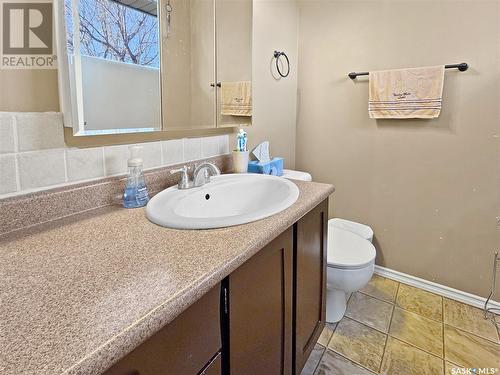 572 100Th Street, North Battleford, SK - Indoor Photo Showing Bathroom