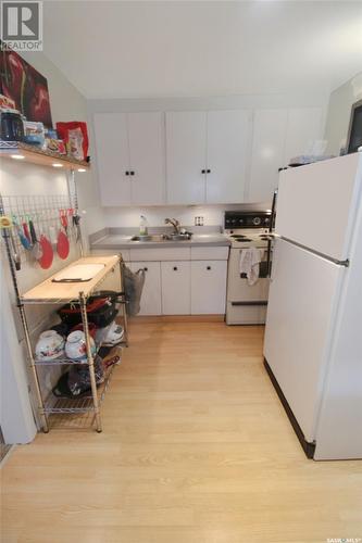 235 Sidney Street, Swift Current, SK - Indoor Photo Showing Kitchen