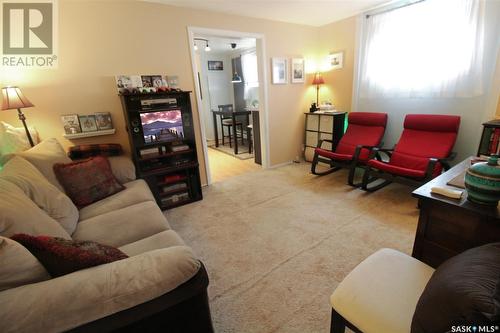 235 Sidney Street, Swift Current, SK - Indoor Photo Showing Living Room