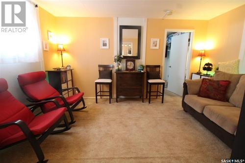 235 Sidney Street, Swift Current, SK - Indoor Photo Showing Living Room