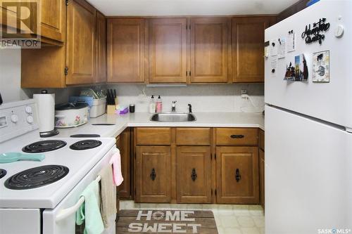 235 Sidney Street, Swift Current, SK - Indoor Photo Showing Kitchen