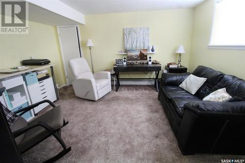 235 Sidney Street, Swift Current, SK - Indoor Photo Showing Living Room