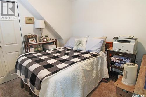 235 Sidney Street, Swift Current, SK - Indoor Photo Showing Bedroom