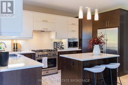 35-515 Skyline Avenue, London, ON - Indoor Photo Showing Kitchen With Upgraded Kitchen