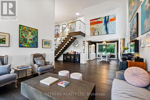 487 Ridge Road E, Grimsby, ON - Indoor Photo Showing Living Room