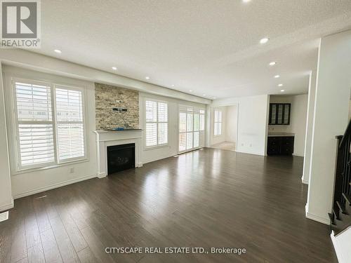 7646 Goldenrod Trail, Niagara Falls, ON - Indoor Photo Showing Living Room With Fireplace