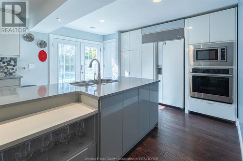 4495 Howard Avenue, Windsor, ON - Indoor Photo Showing Kitchen With Upgraded Kitchen