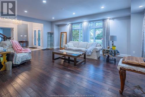 4495 Howard Avenue, Windsor, ON - Indoor Photo Showing Living Room