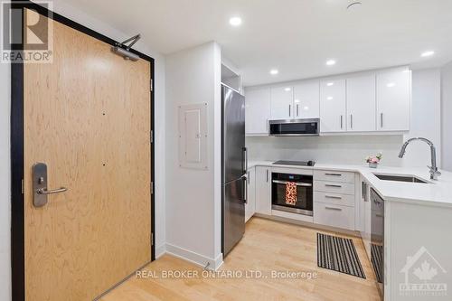 604 - 340 Queen Street, Ottawa, ON - Indoor Photo Showing Kitchen With Upgraded Kitchen