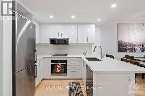 604 - 340 Queen Street, Ottawa, ON - Indoor Photo Showing Kitchen With Upgraded Kitchen