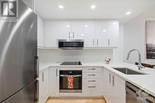 604 - 340 Queen Street, Ottawa, ON - Indoor Photo Showing Kitchen With Upgraded Kitchen