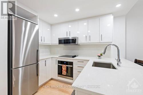 604 - 340 Queen Street, Ottawa, ON - Indoor Photo Showing Kitchen With Upgraded Kitchen