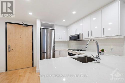 604 - 340 Queen Street, Ottawa, ON - Indoor Photo Showing Kitchen With Upgraded Kitchen