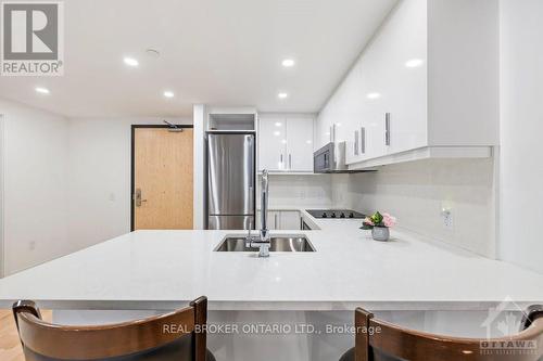 604 - 340 Queen Street, Ottawa, ON - Indoor Photo Showing Kitchen With Double Sink With Upgraded Kitchen