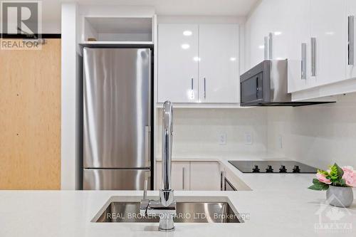 604 - 340 Queen Street, Ottawa, ON - Indoor Photo Showing Kitchen With Double Sink With Upgraded Kitchen