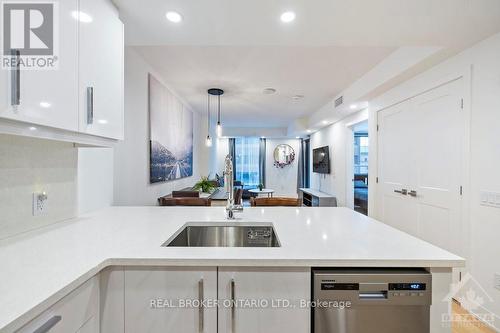 604 - 340 Queen Street, Ottawa, ON - Indoor Photo Showing Kitchen