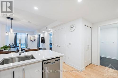 604 - 340 Queen Street, Ottawa, ON - Indoor Photo Showing Kitchen