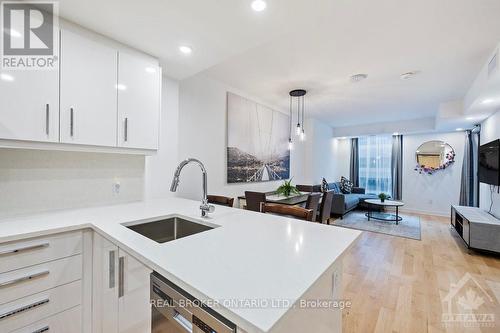 604 - 340 Queen Street, Ottawa, ON - Indoor Photo Showing Kitchen With Upgraded Kitchen