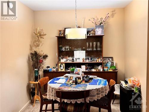 Neutral colour paint throughout.  No holes in walls! - 3100 Carling Avenue Unit#907, Ottawa, ON - Indoor Photo Showing Dining Room