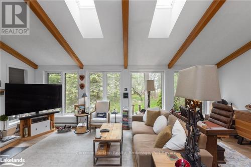 2517 Honey Harbour Road, Georgian Bay (Baxter), ON - Indoor Photo Showing Living Room