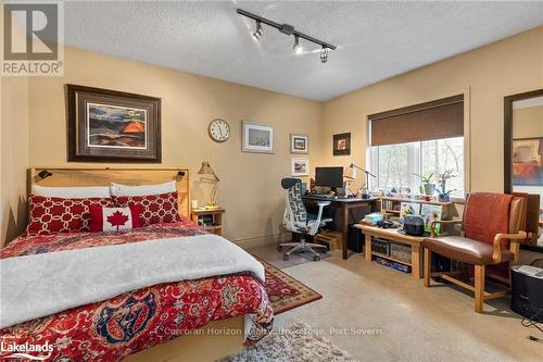 2517 Honey Harbour Road, Georgian Bay (Baxter), ON - Indoor Photo Showing Bedroom