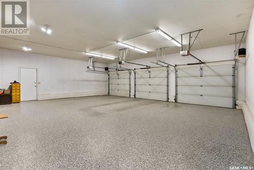 19 Sapphire Drive, Emerald Park, SK - Indoor Photo Showing Garage