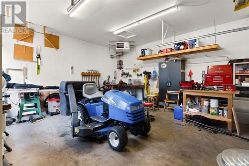 19 Sapphire Drive, Emerald Park, SK - Indoor Photo Showing Garage