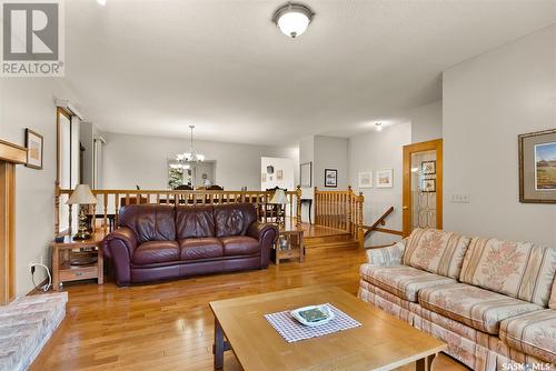 19 Sapphire Drive, Emerald Park, SK - Indoor Photo Showing Living Room