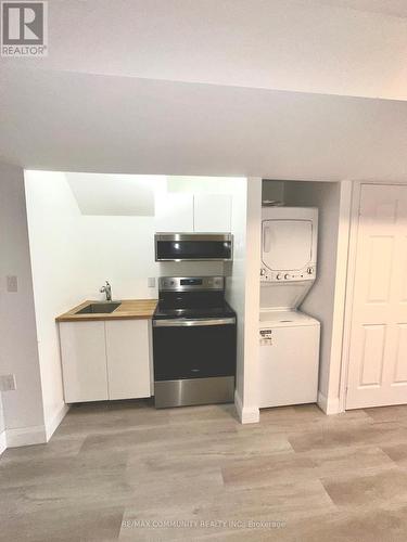 34 Walter Sinclair Court, Richmond Hill, ON - Indoor Photo Showing Laundry Room